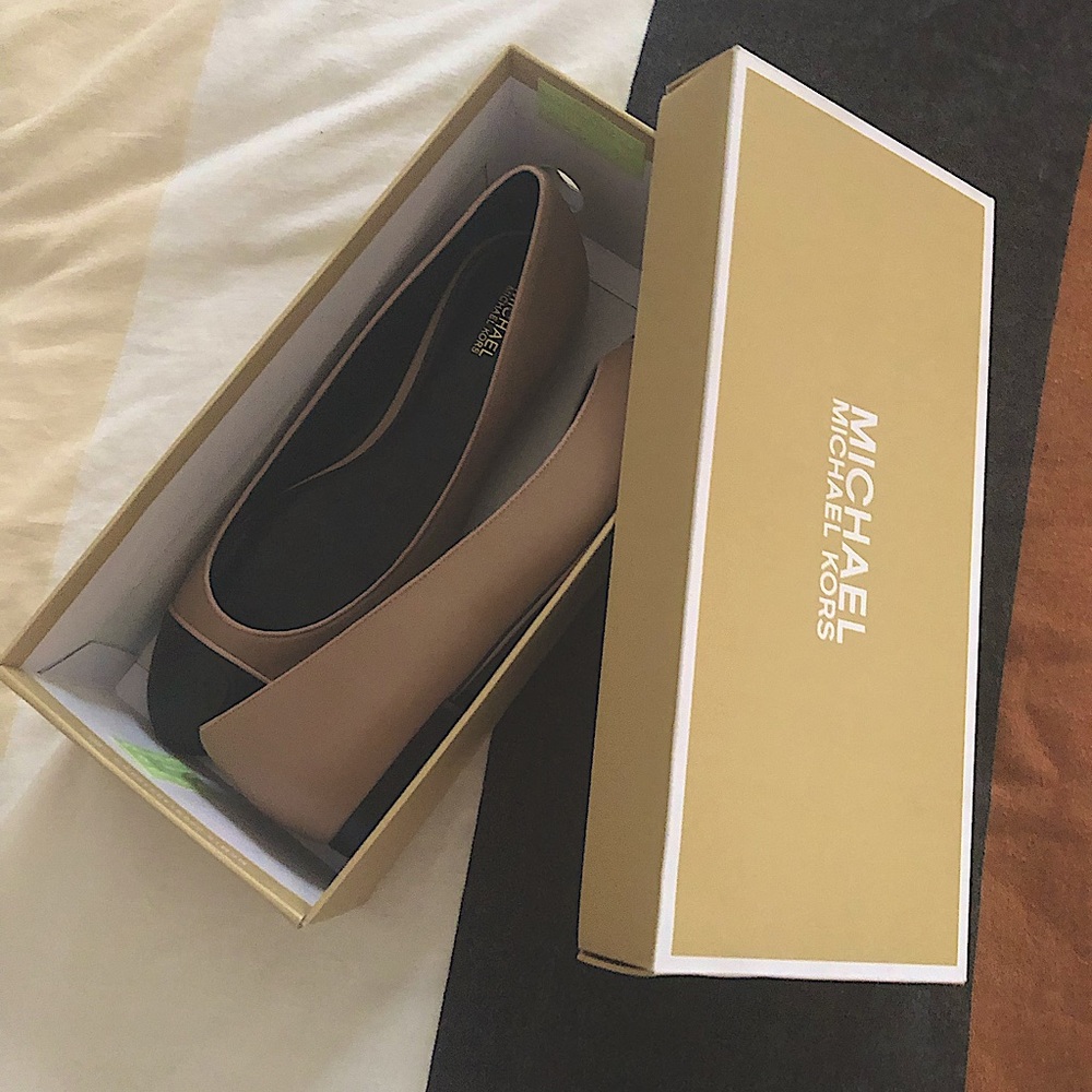 Michael Kors twotone flats 9.5 but fit more like 9